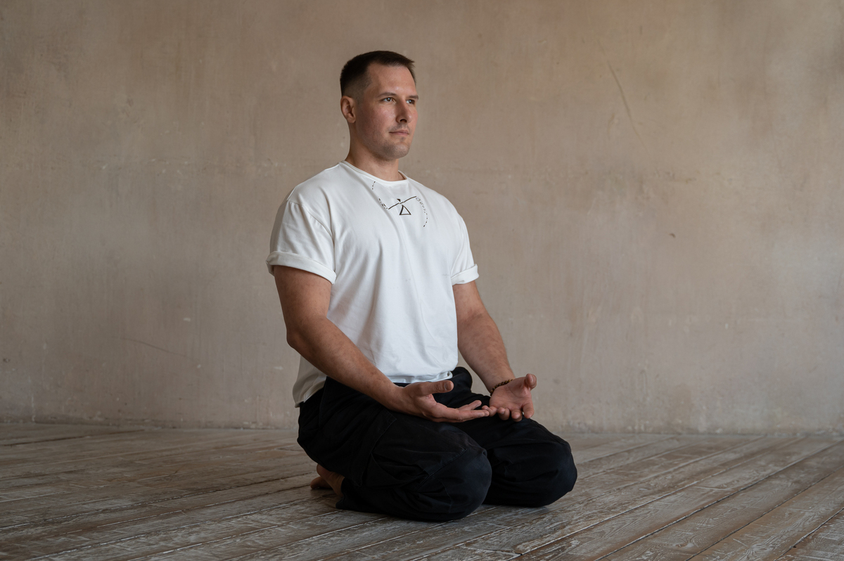 Главный подарок йоги по версии преподавателей Илья Азуевский, сертифицированный преподаватель йоги, старший преподаватель студии «ЙогаДом» и практикующий психолог, гештальт-терапевт